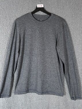 Alo Yoga Conquer Reform Crewneck Long Sleeve Shirt - Men's Size S - Gray
